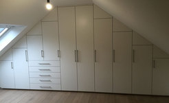 Individuelle Möbel, Einzelstücke, Einbauschränke oder Küchen in Leverkusen = Halbach GbR Boden & Wohnen